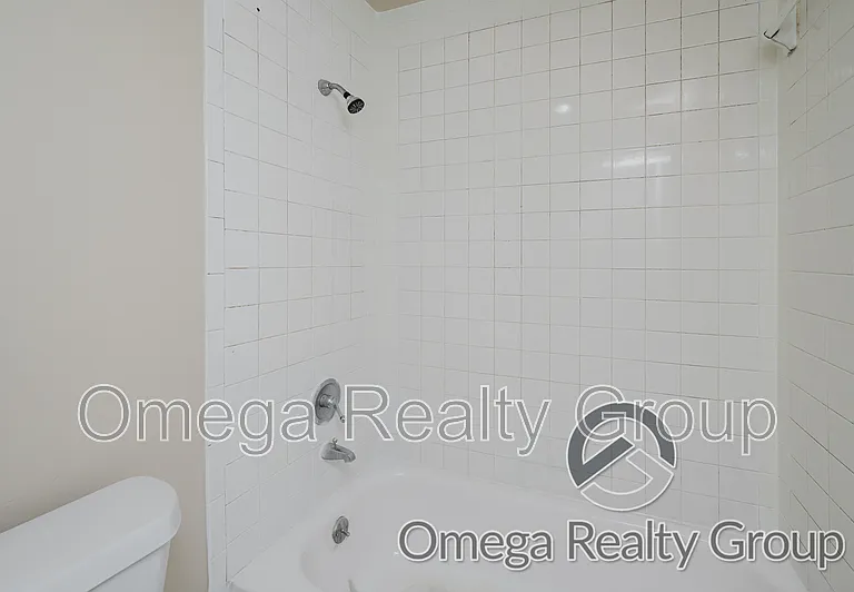 Camelot Apartments — Photo 35