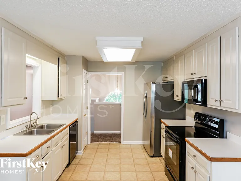 1046 Preserve Ln — Photo 5