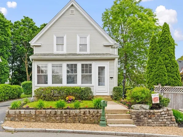 4 Rendall Pl, Melrose, MA 02176