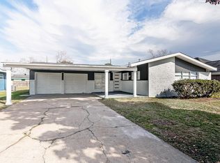 2620 Magnolia Ln, Groves, TX 77619