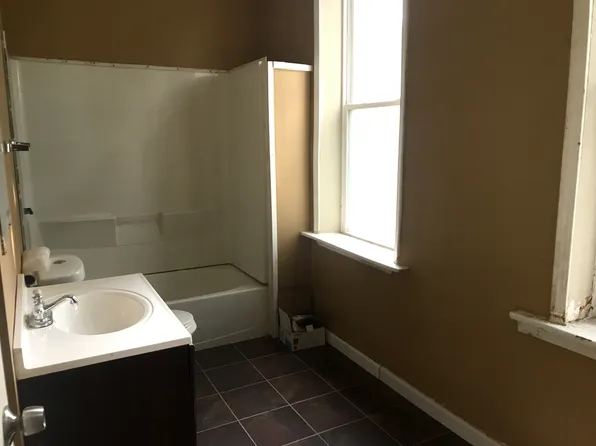 4621 Pennsylvania Ave, Saint Louis, MO 63111