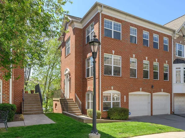 1003 Glenwood Station Ln, Charlottesville, VA 22901