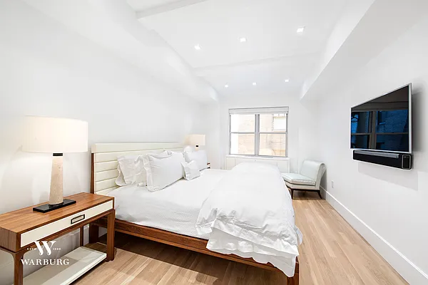 Sold by Warburg | media 10