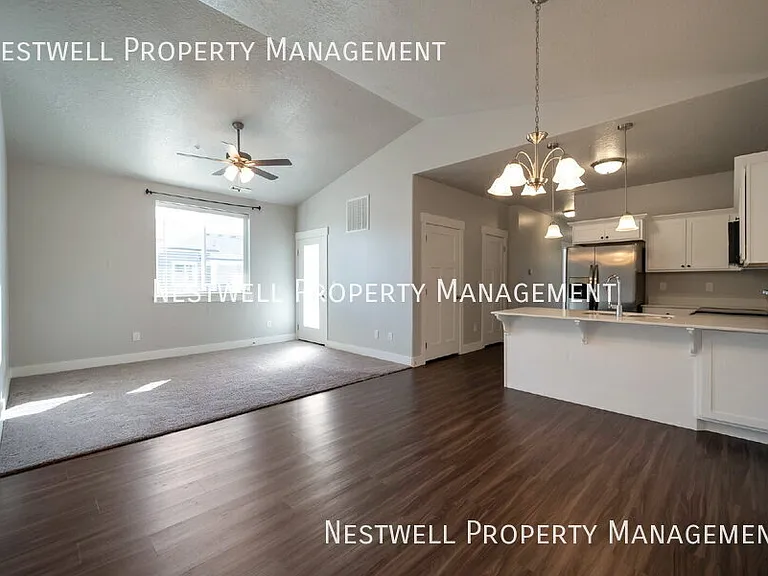 762 N 260 W #LL304 — Photo 2