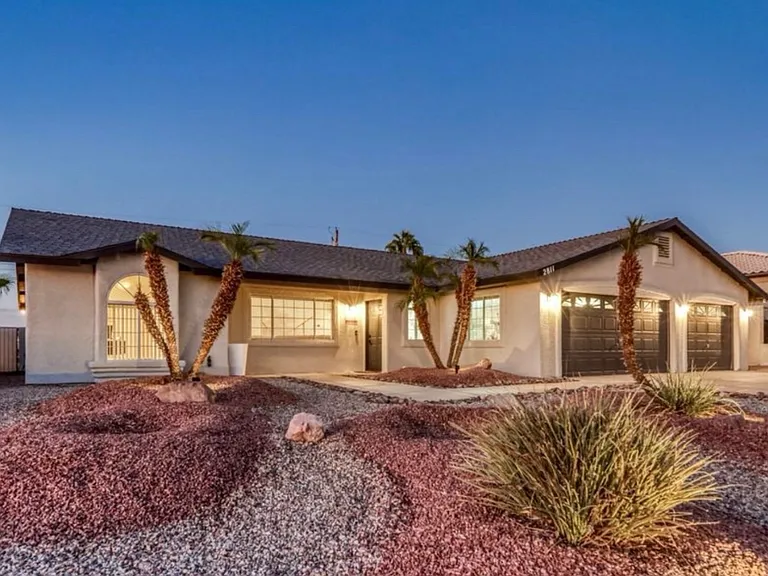 2811 Oakridge Dr — Photo 6