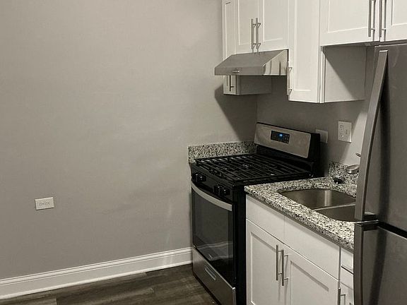 5th image of 1215 W 81st St #1221-G