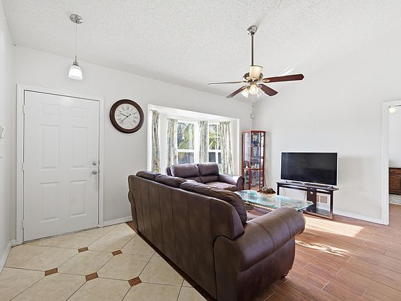 3rd image of 1273 SW Glastonberry Avenue