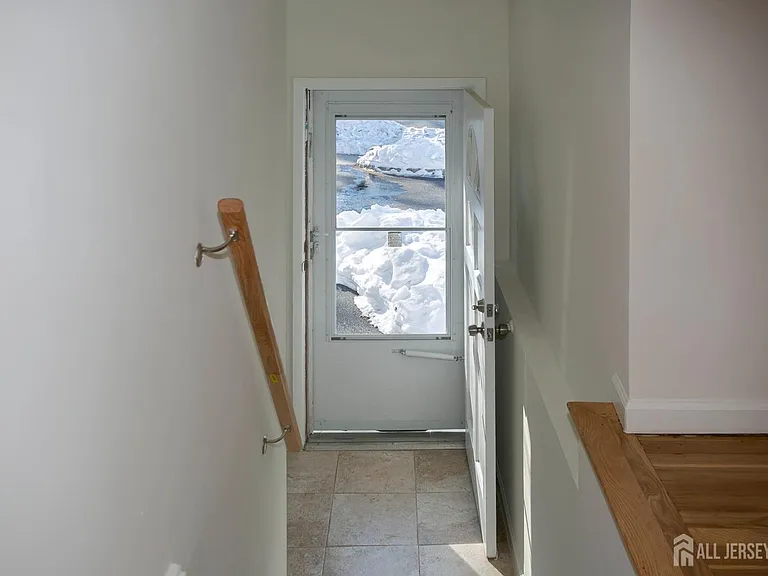 40 Essex Ave — Photo 5