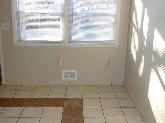 4th image of 7049 N Teutonia Ave APT 1