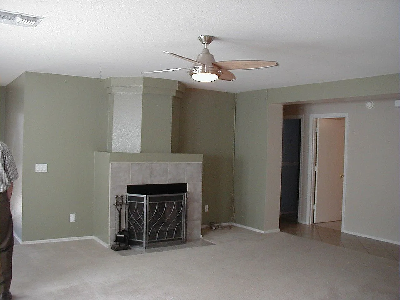 4 bed, 2.0 bath, 1600 sqft, $1,999 — Photo 4