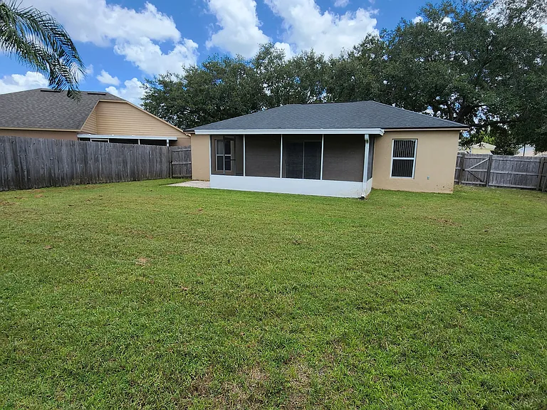 4100 Mendenwood Ln — Photo 3