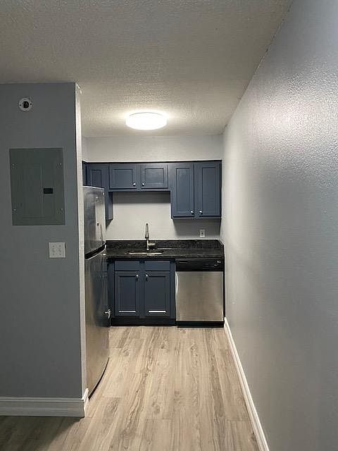 1st image of 3119 W Deleon St #10