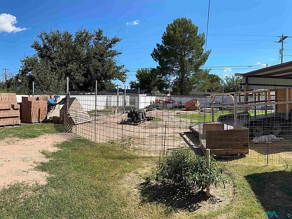 3rd image of 819 W Avenue I