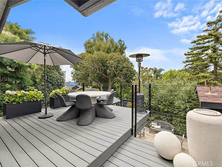 592 Bluebird Canyon Dr — Photo 16
