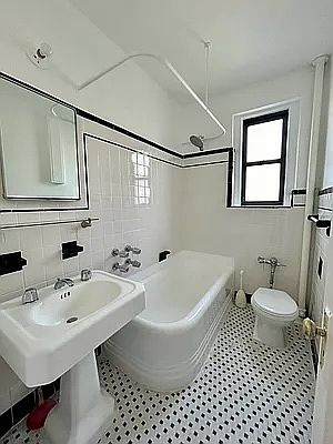 5th image of 317 E 18th St APT 5D