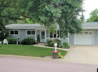 725 W Traverse Rd, Saint Peter, MN 56082