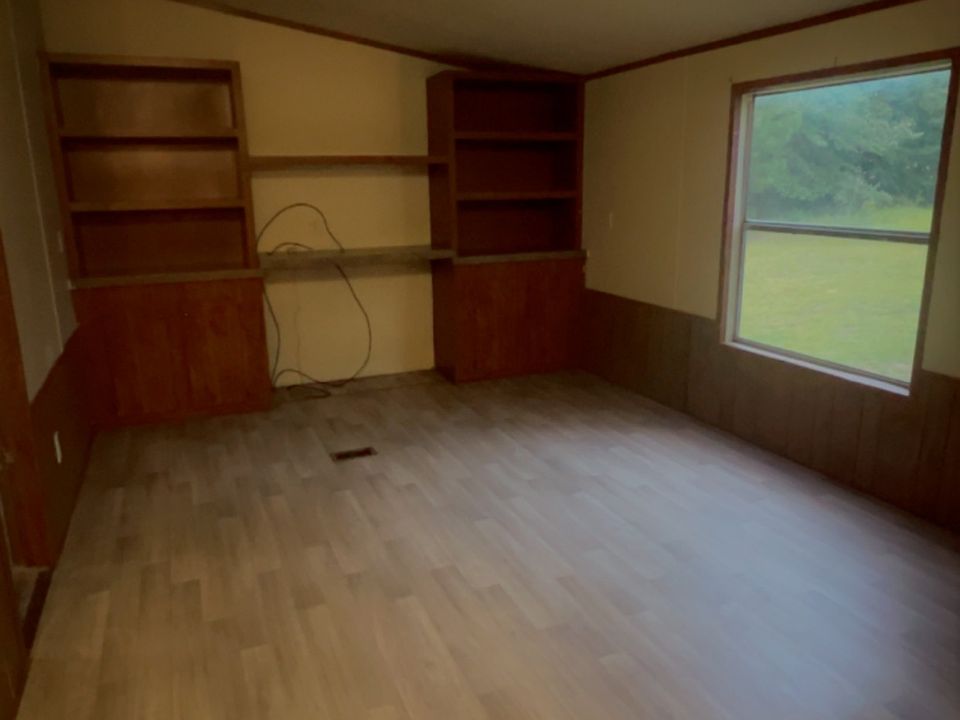 2nd image of 480 New Castle St