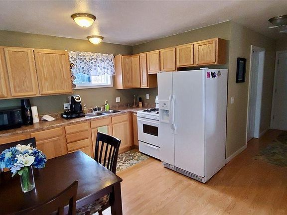 4th image of 430 Donnelly St