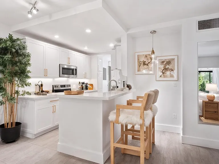 11397 Pond View Dr #E103 — Photo 10