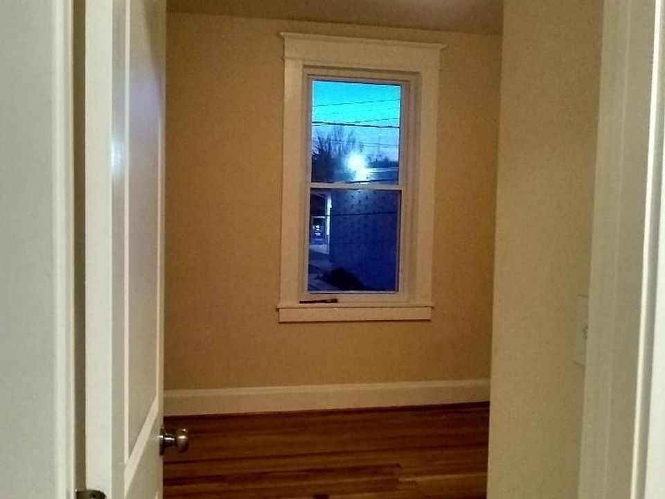 2nd image of 3065 Mayfield Ave #1