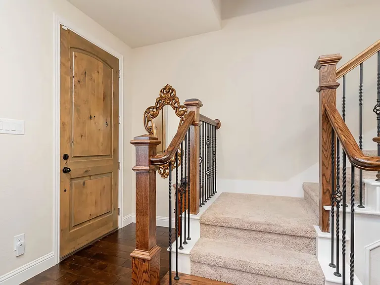 4654C Rhett Ln — Photo 2