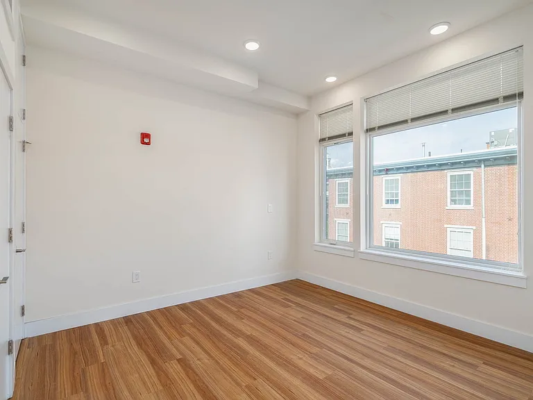 300 Market St #402 — Photo 8