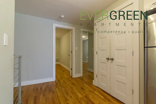 Rented by Evergreen Apartments BK | media 6