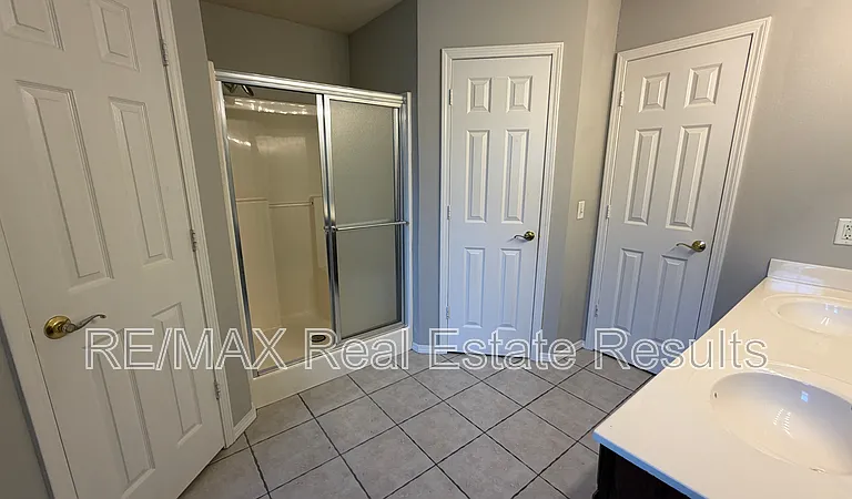 2400 SW 15th St — Photo 11