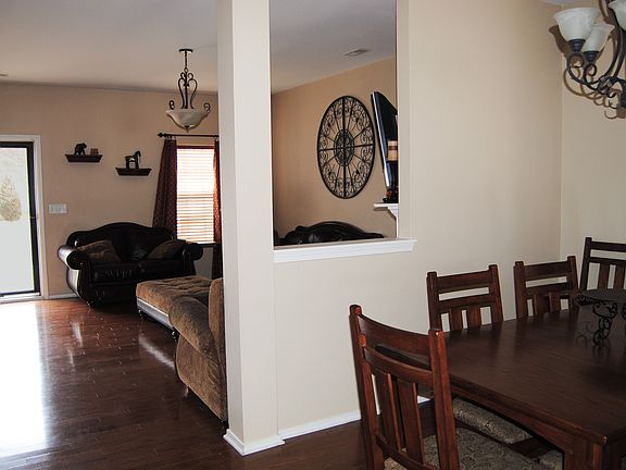5th image of 957 Willow Creek Dr