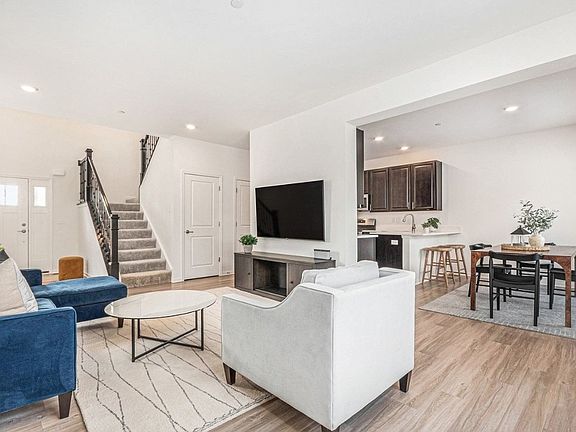 3rd image of 1848 Wren Rd