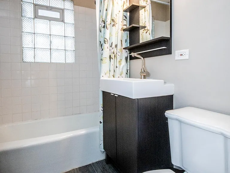 Main floor full bath.