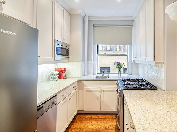 4th image of 650 W End Ave #2E