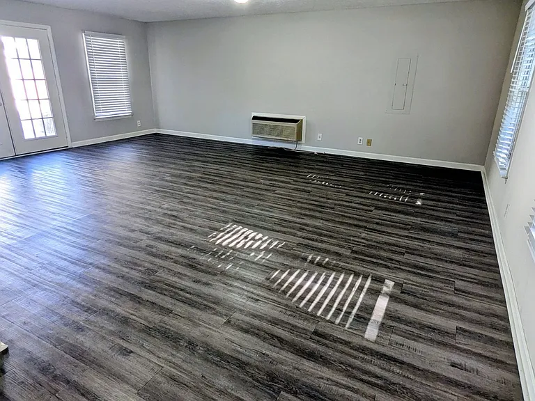 502 Irongate Blvd — Photo 2