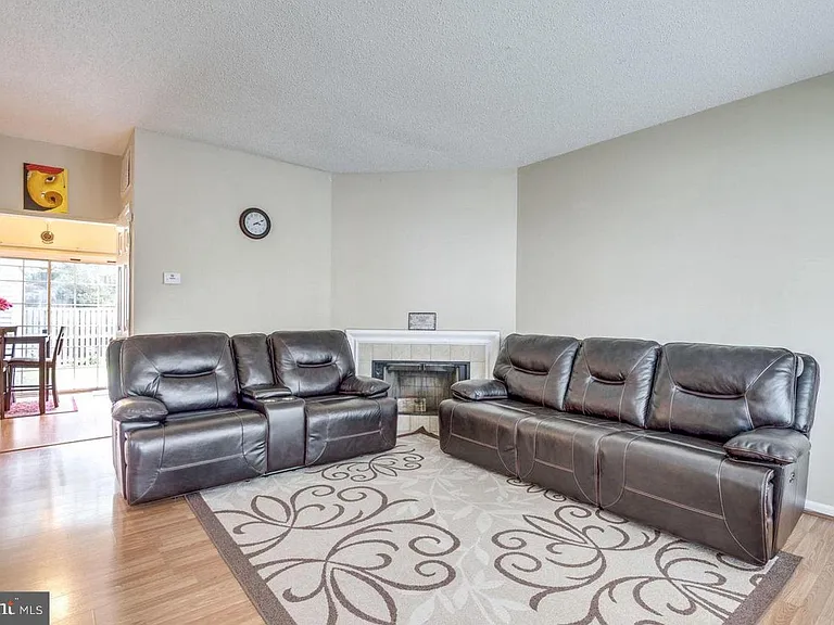 3018 McMaster Ct — Photo 3
