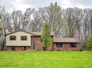 2015 Winter Ln, Godfrey, IL 62035