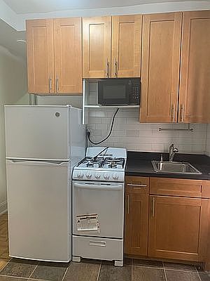 1st image of 270 6th Ave APT 10