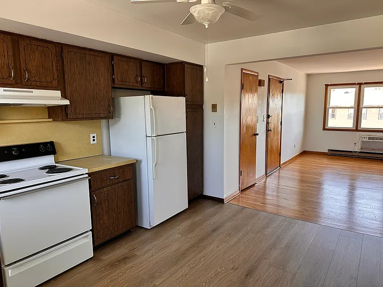 333 Green Ave #6 — Photo 8