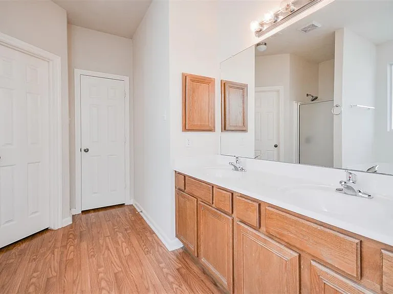 974 Oak Glen Dr — Photo 8