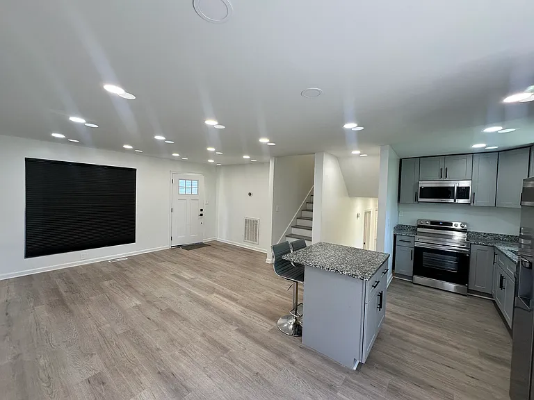 8330 Wild Fig Ln — Photo 3