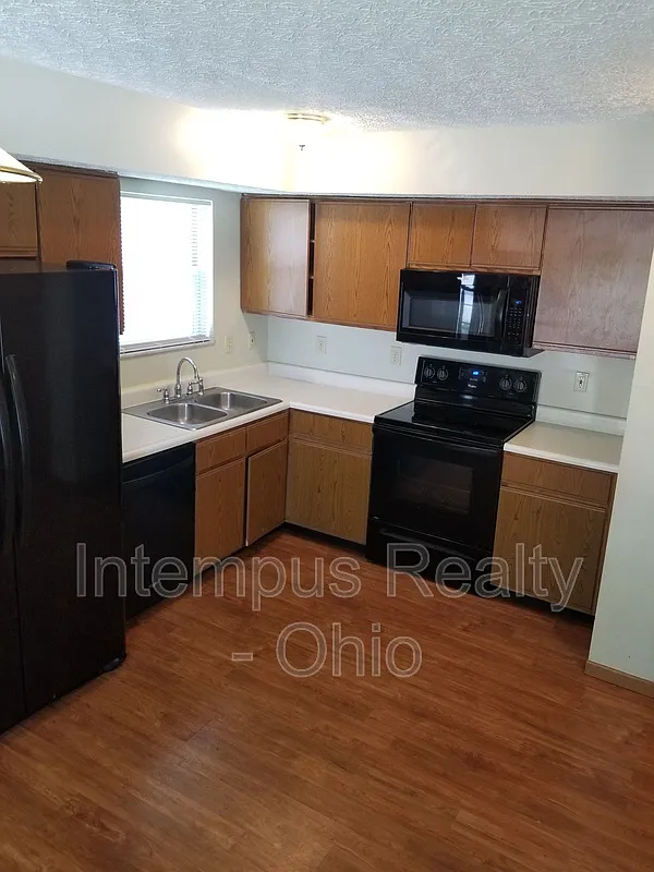 3 bed, 2.5 bath, 1364 sqft, $1,907 — Photo 4