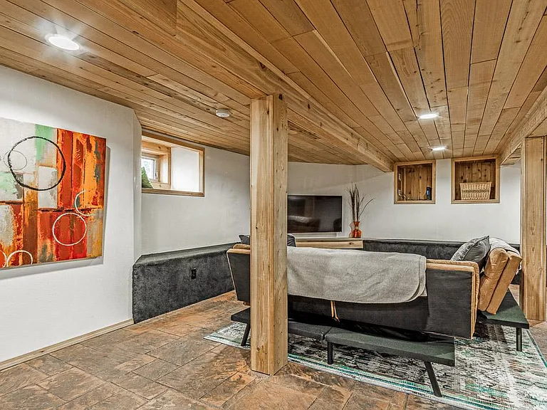 504 Newport Ave — Photo 24