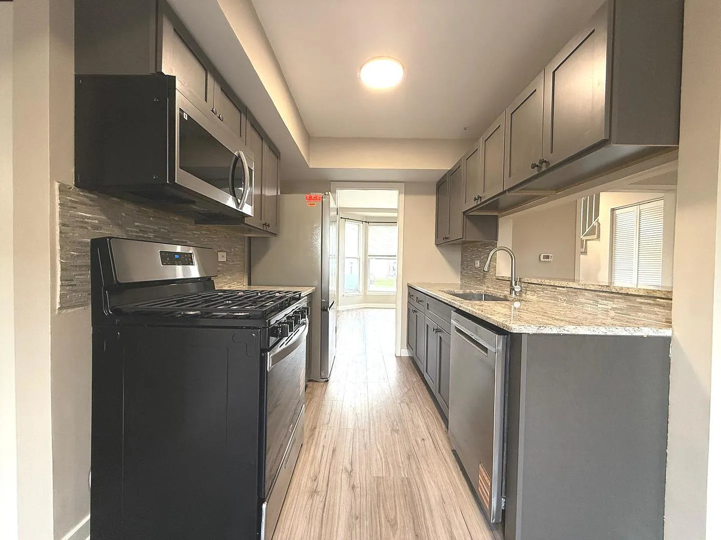3 bed, 1.5 bath, 1234 sqft, $2,500 — Photo 3