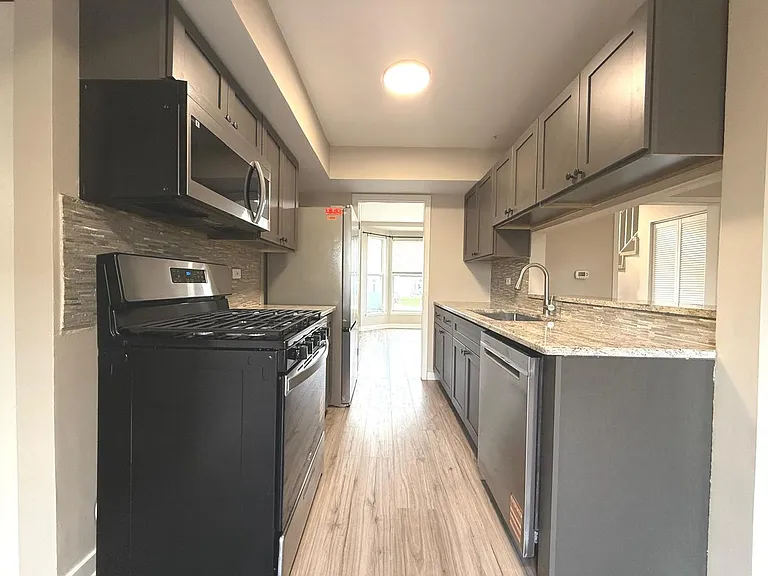750 Roosevelt Rd #750 — Photo 3