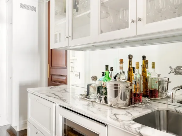 115 East 67th Street image 11 of 28