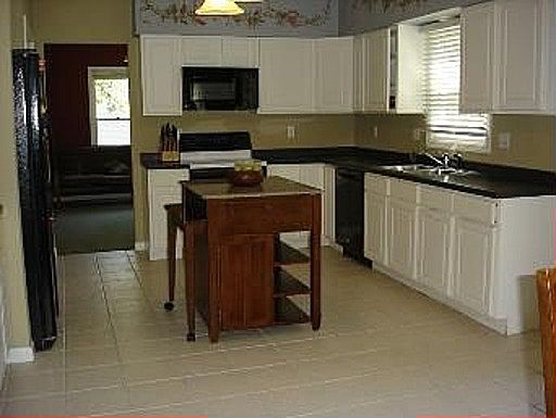 2nd image of 605 S Deer Lake Dr E