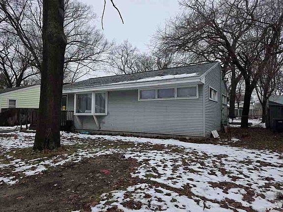 3rd image of 2028 Marcoux Ave