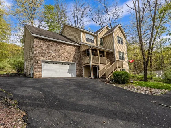 2115 Hemlock Ln, East Stroudsburg, PA 18302