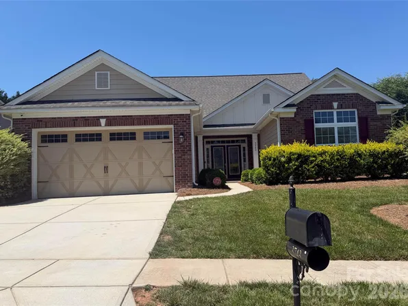 3743 Salvistrin St, Charlotte, NC 28214