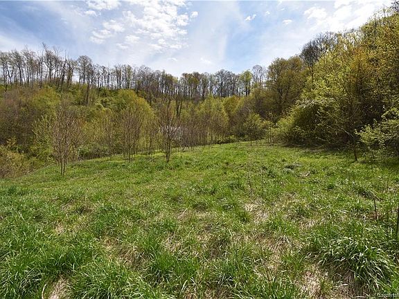 3rd image of 762 Carver Cove Rd
