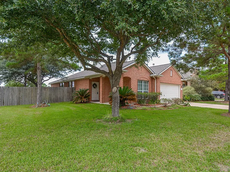 9203 Kransbury Ln — Photo 2